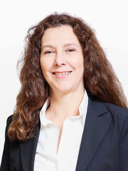 Auf dem Bild ist Birgit Tellenbach von T&T Versicherungen.