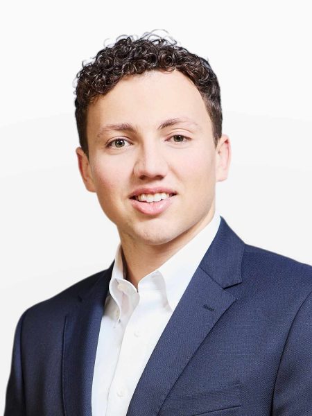 Auf dem Bild ist Jonas Tellenbach von T&T Versicherungen.